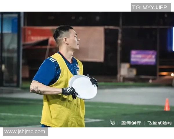 广州飞盘队边路渗透战术解析与实战应用探讨 广州飞盘队边路渗透战术解析与实战应用探讨