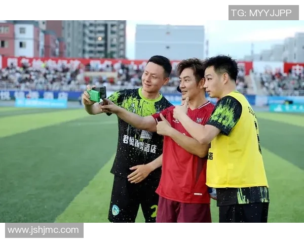 闪耀绿茵场的足球明星名字盘点让你一眼爱上他们的魅力与风采 闪耀绿茵场的足球明星名字盘点让你一眼爱上他们的魅力与风采